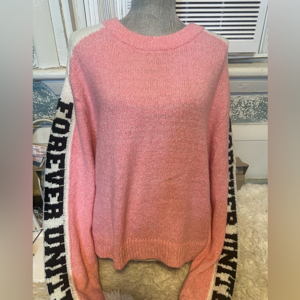 ⭐️ 3/$20 H&M sweater